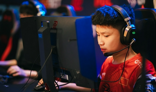 AG.AL战队勇夺王者荣耀电竞世界杯冠军